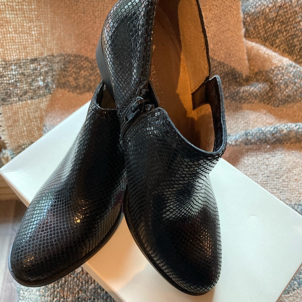 Naturalizer Black Textured Women’s  Boots - so stylish, but oh so comfortable ✨